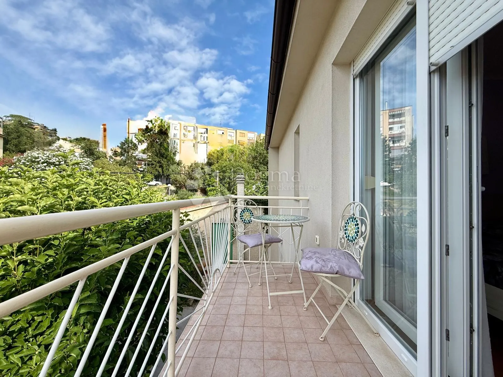 prostran dvosoban stan, 90 m²– pula - slika 13