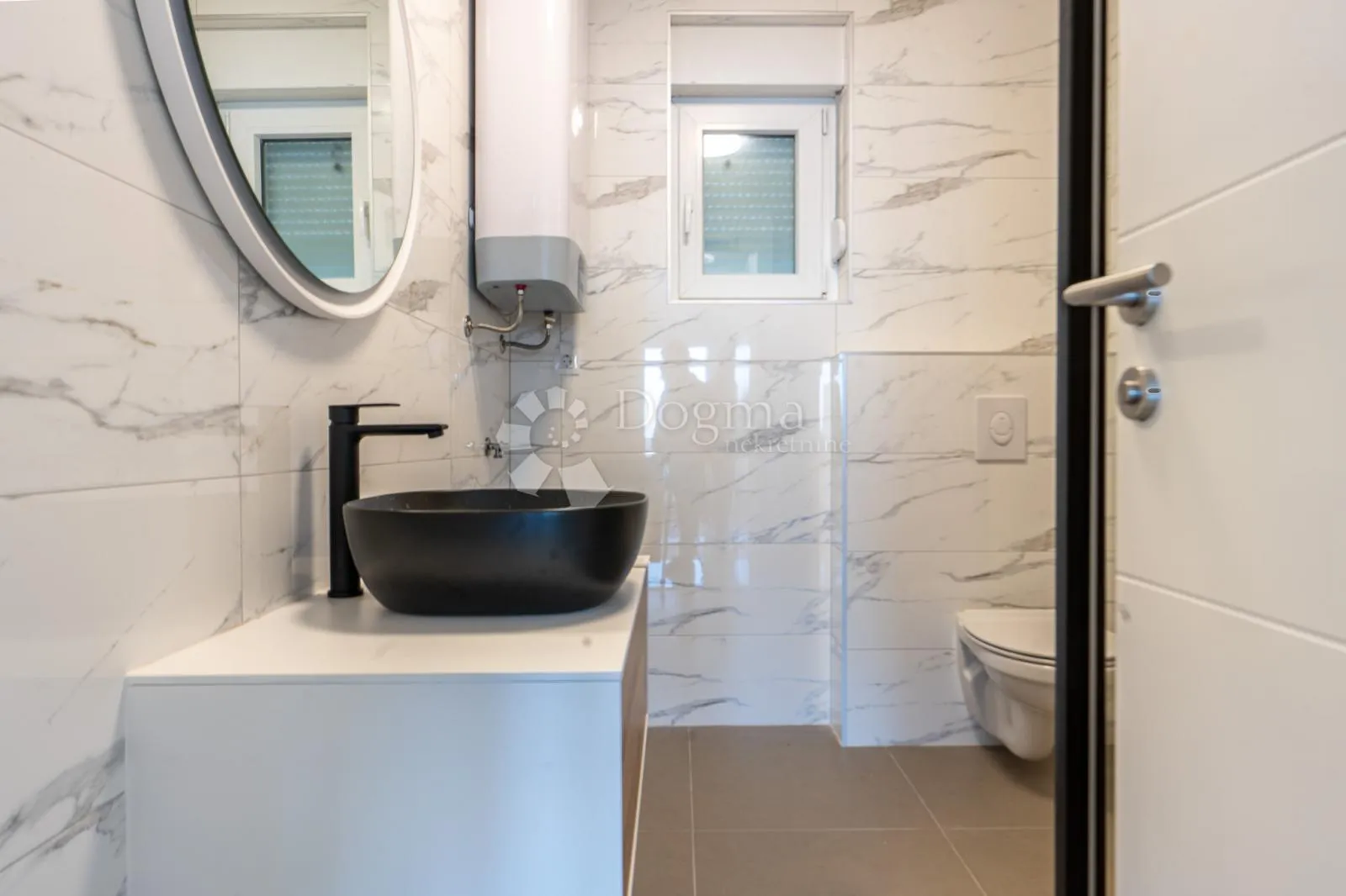 prekrasan veliki apartman u blizini mora - slika 5