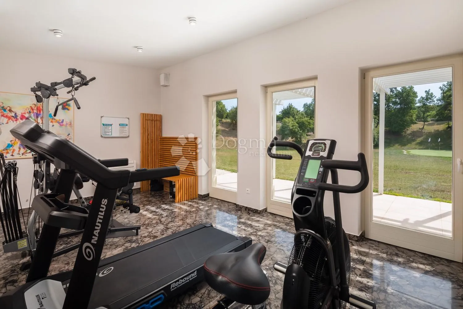 prostrana villa s bazenom i sadržajima na rubu sela - slika 41