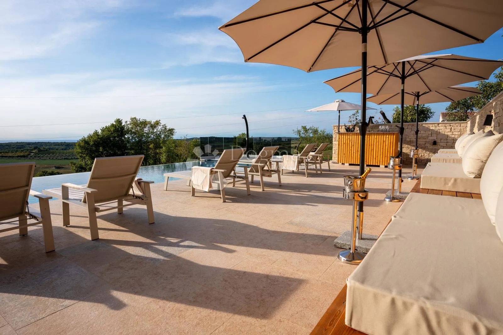 renomirani restoran s boutique hotelom na brežuljku - slika 16