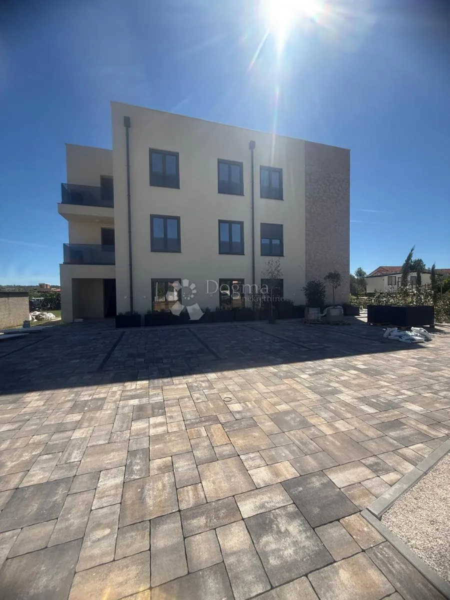 apartman na zadnjoj etaži s krovnom terasom i pogledom na more - slika 3