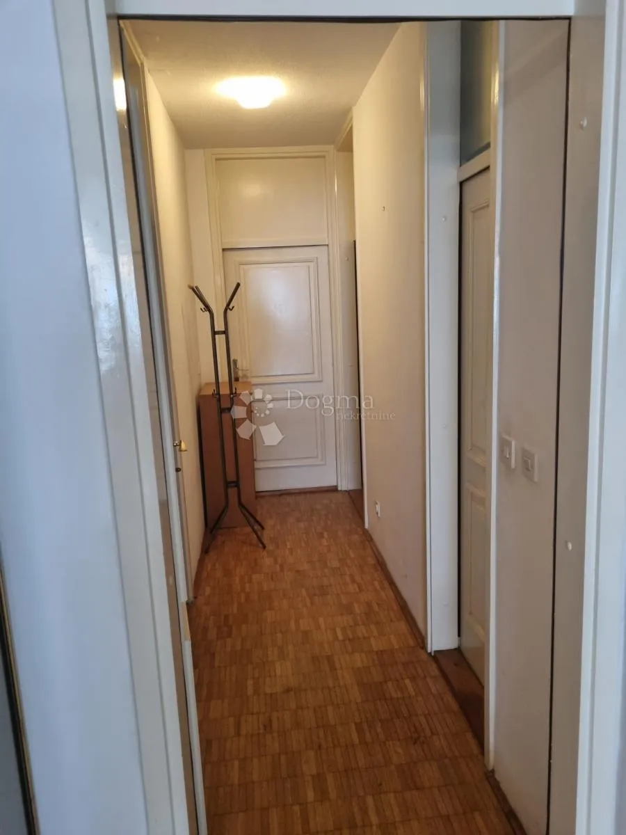stan u centru njivica, krk - slika 8