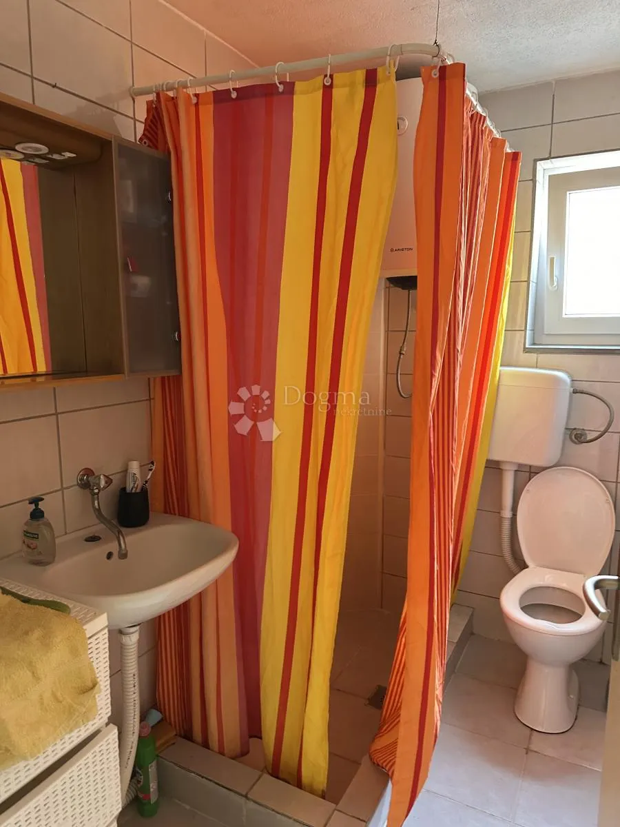 prodaje se dvojna kuća u sabunikama sa 3 apartmana - slika 12