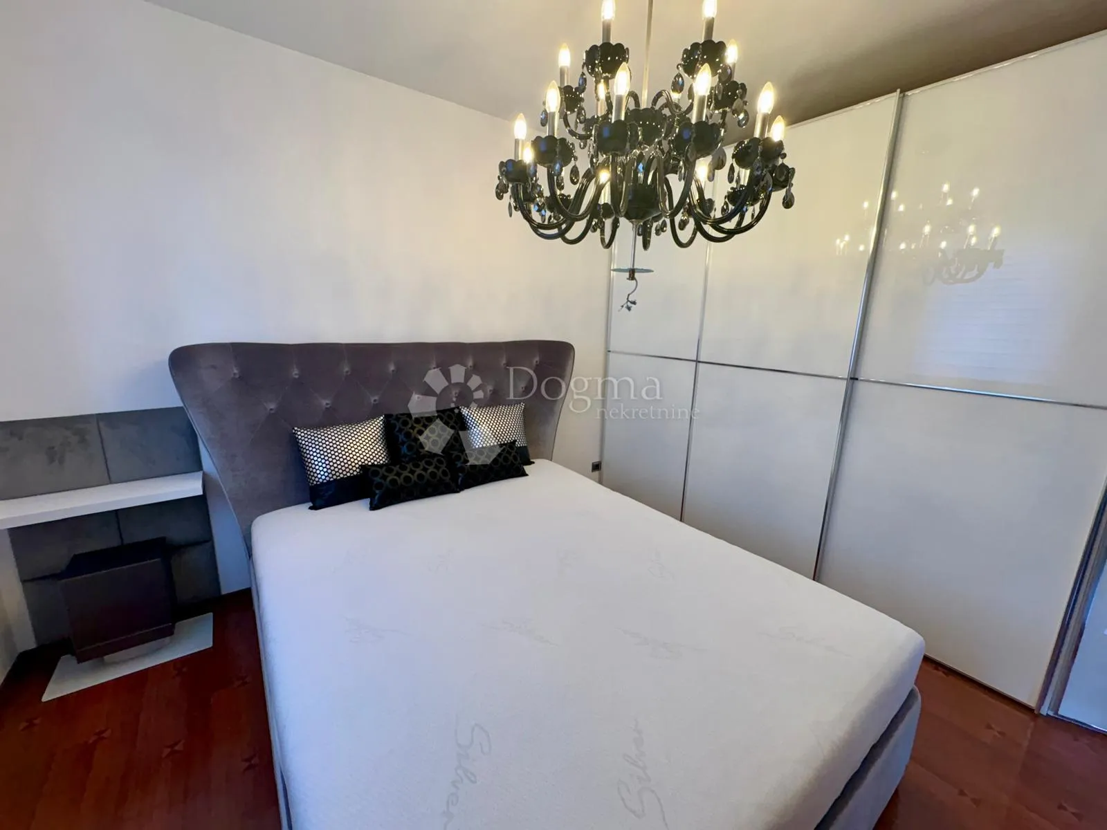 eskluzivan apartman, 70 m od mora sa panoramskim pogledom i vrtom - slika 24