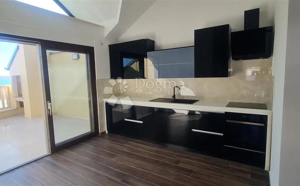 luksuzan apartman pored mora u povljani - slika 7