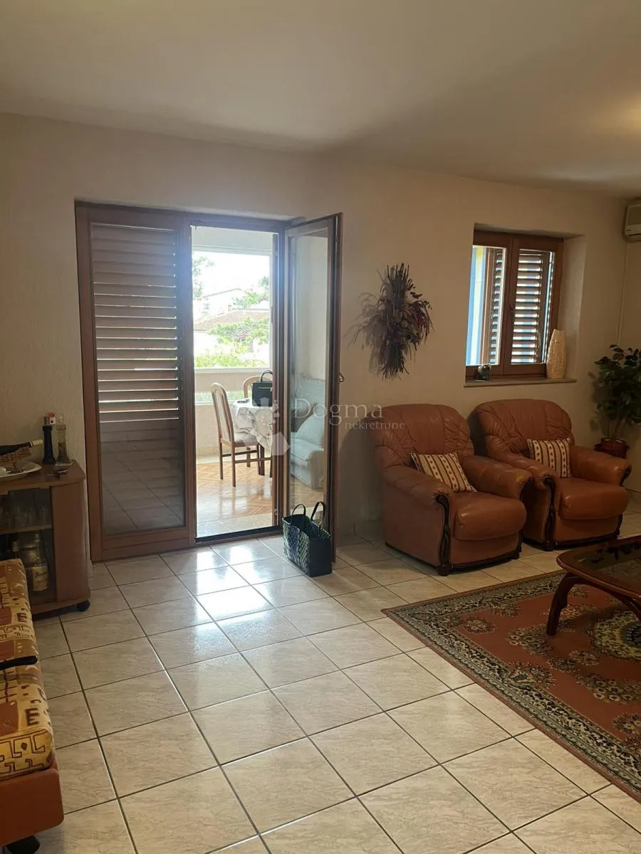 malinska, apartman na sjajnoj lokaciji - slika 2