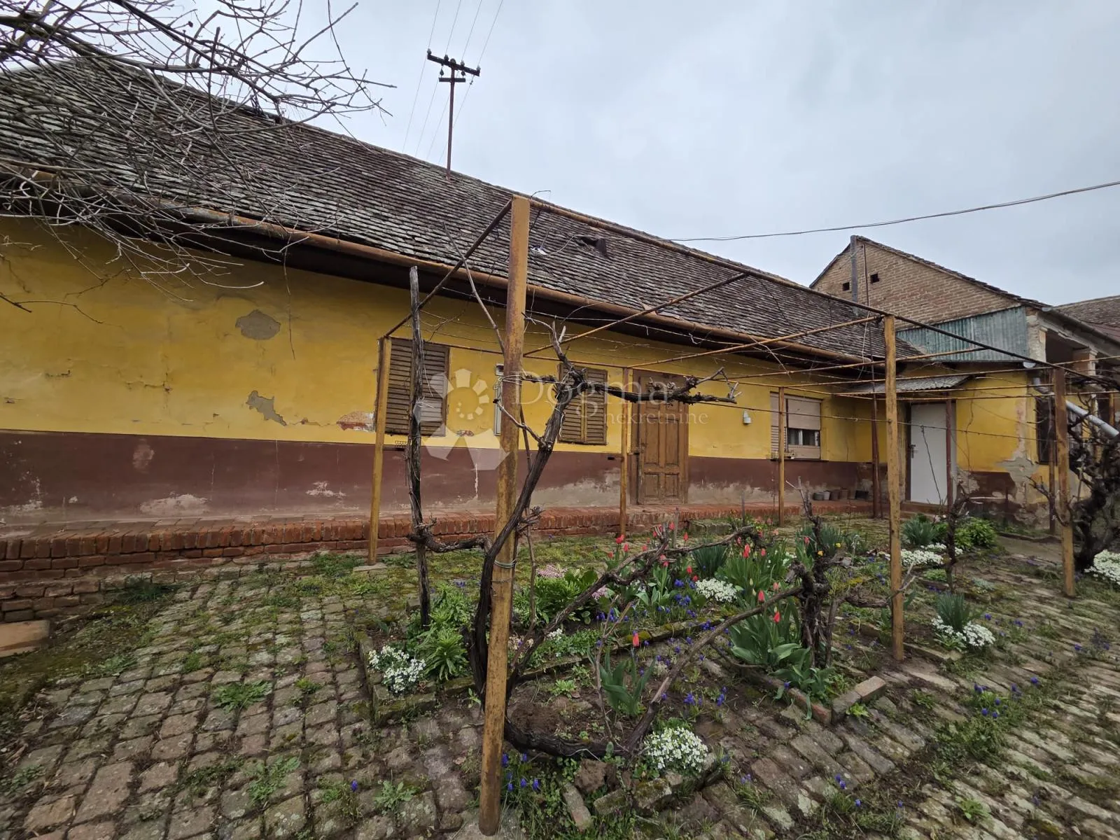 kuća s gospodarskim zgradama – odlična lokacija - slika 5