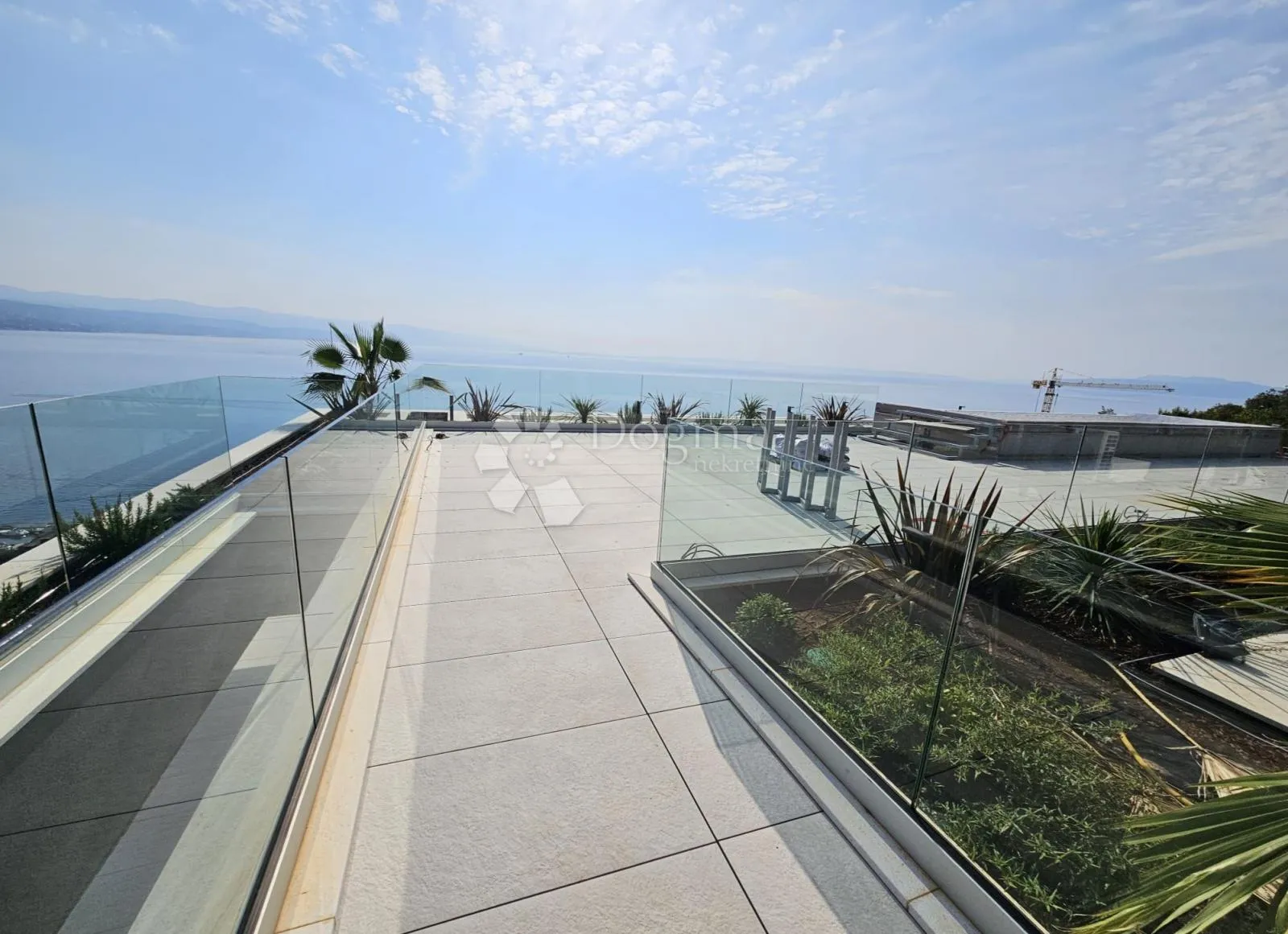 penthouse sa vlastitim bazenom - slika 1