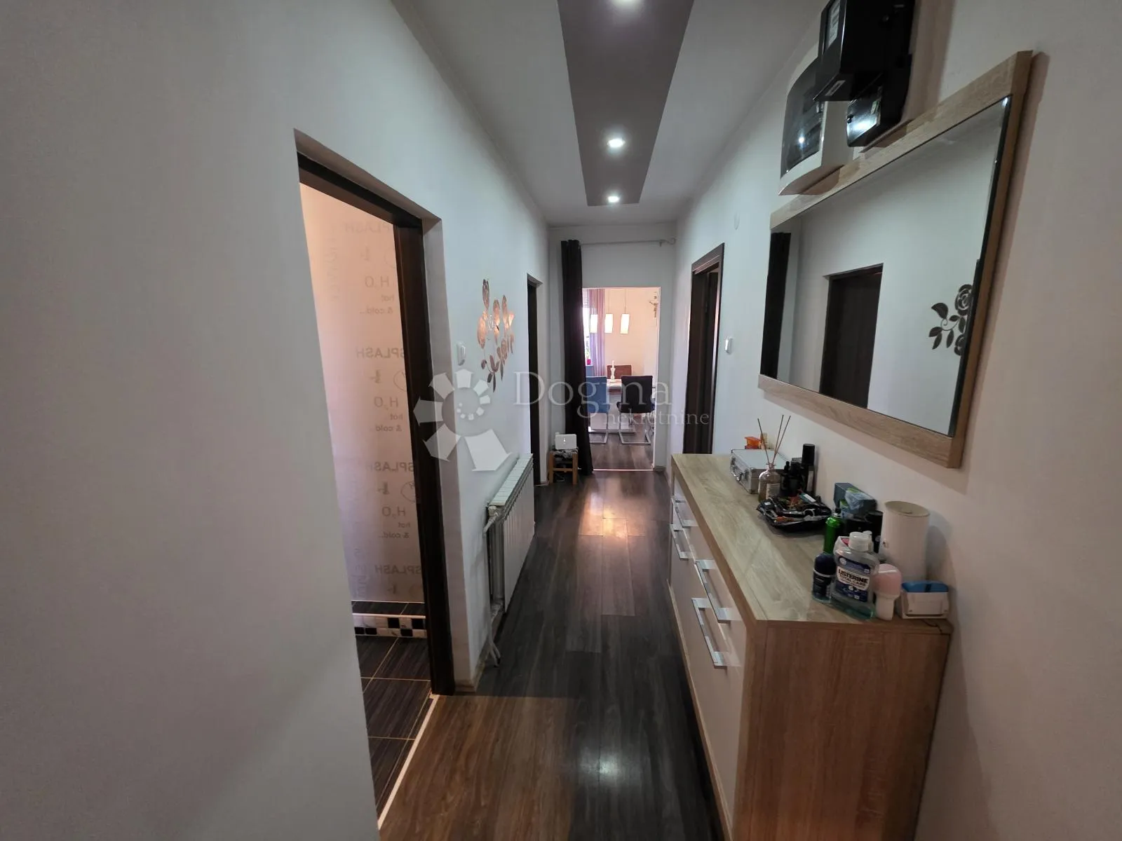 uređena kuća s bazenom i poslovnim prostorom – odlična lokacija uz jezero! - slika 12