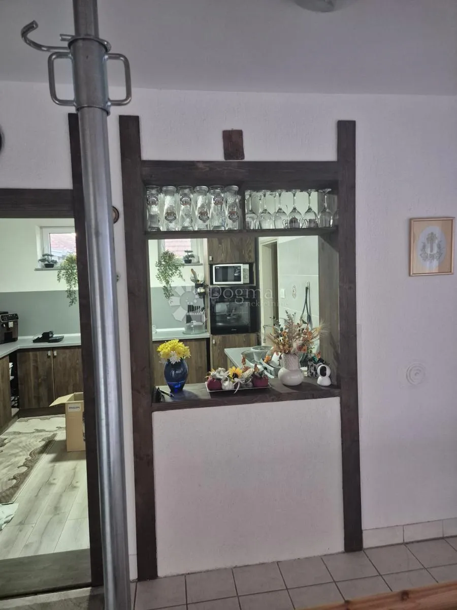 uređena prizemnica u sotinu - slika 6