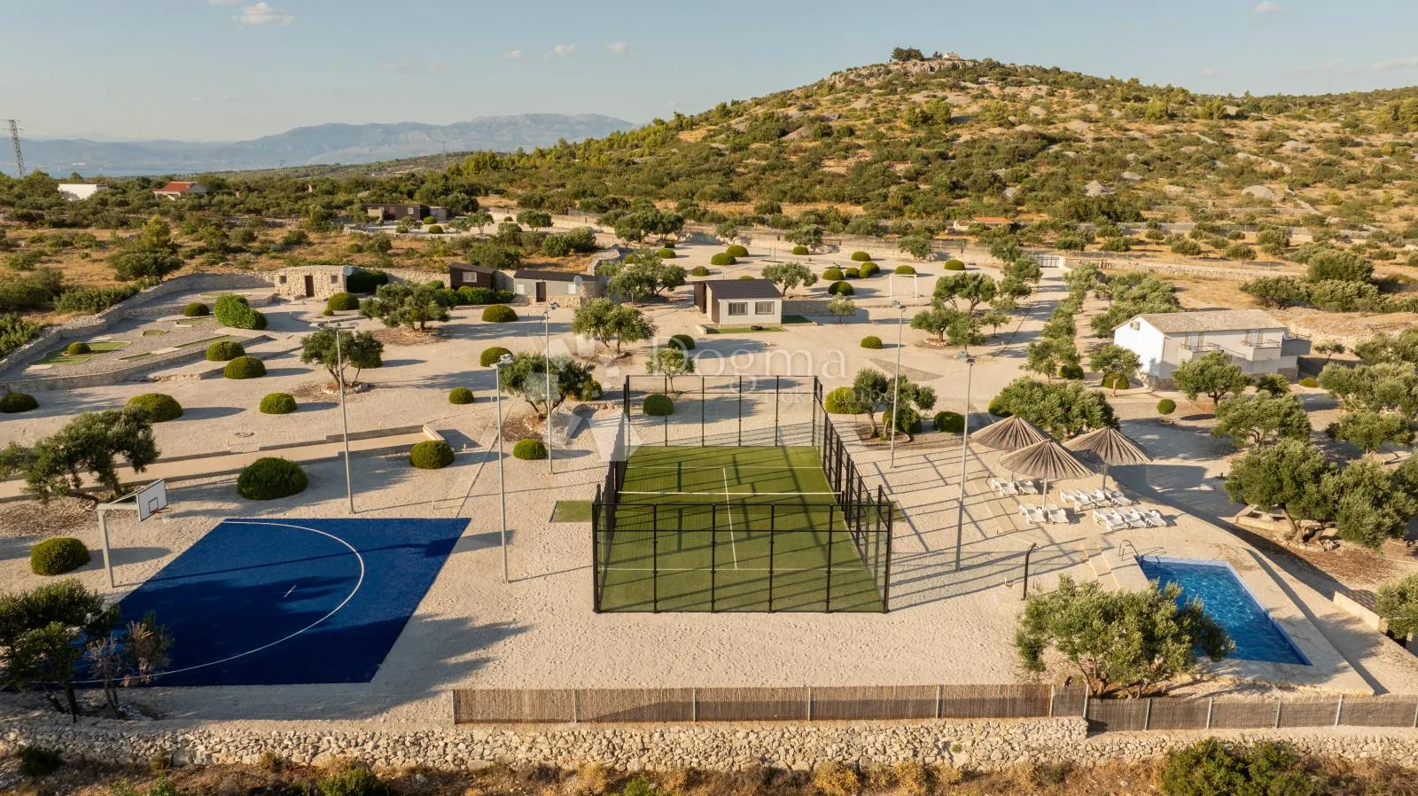 brač,milna - luksuzna vila s bazenom i sportskim sadržajima - slika 2