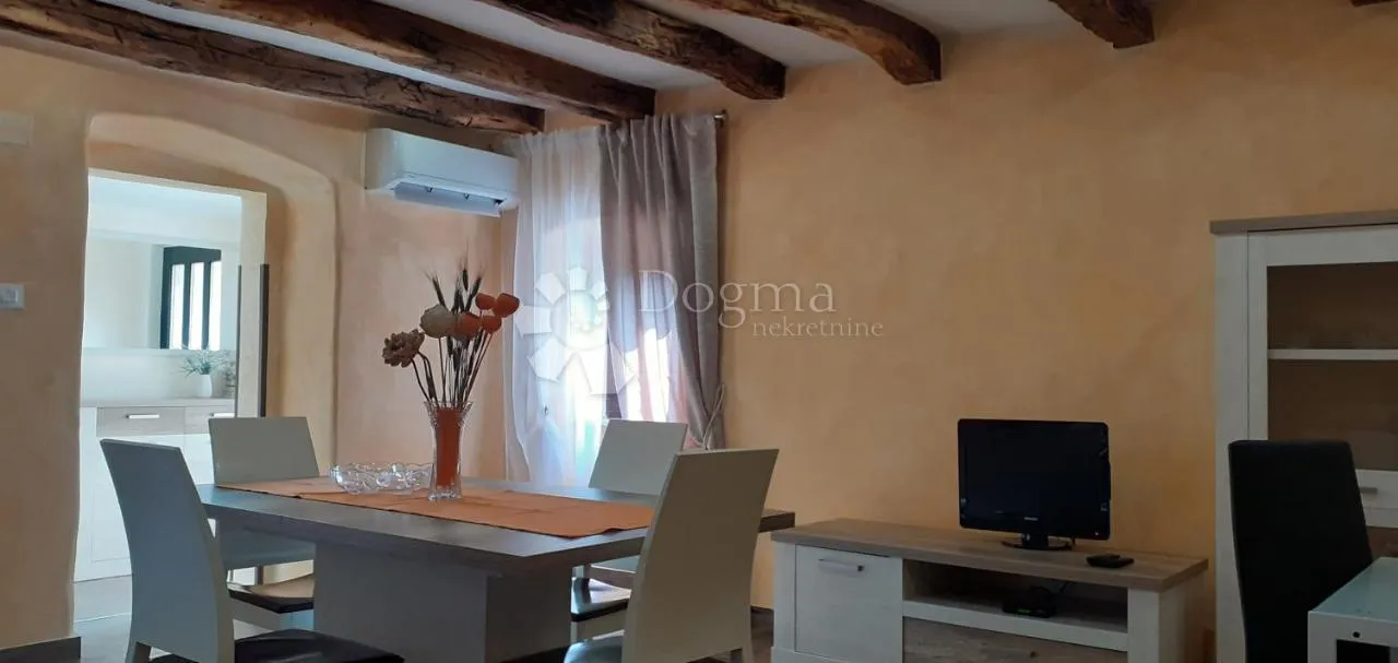 kuća s renoviranim stanom i građevinskim zemljištem, 5 minuta od pazina - slika 7