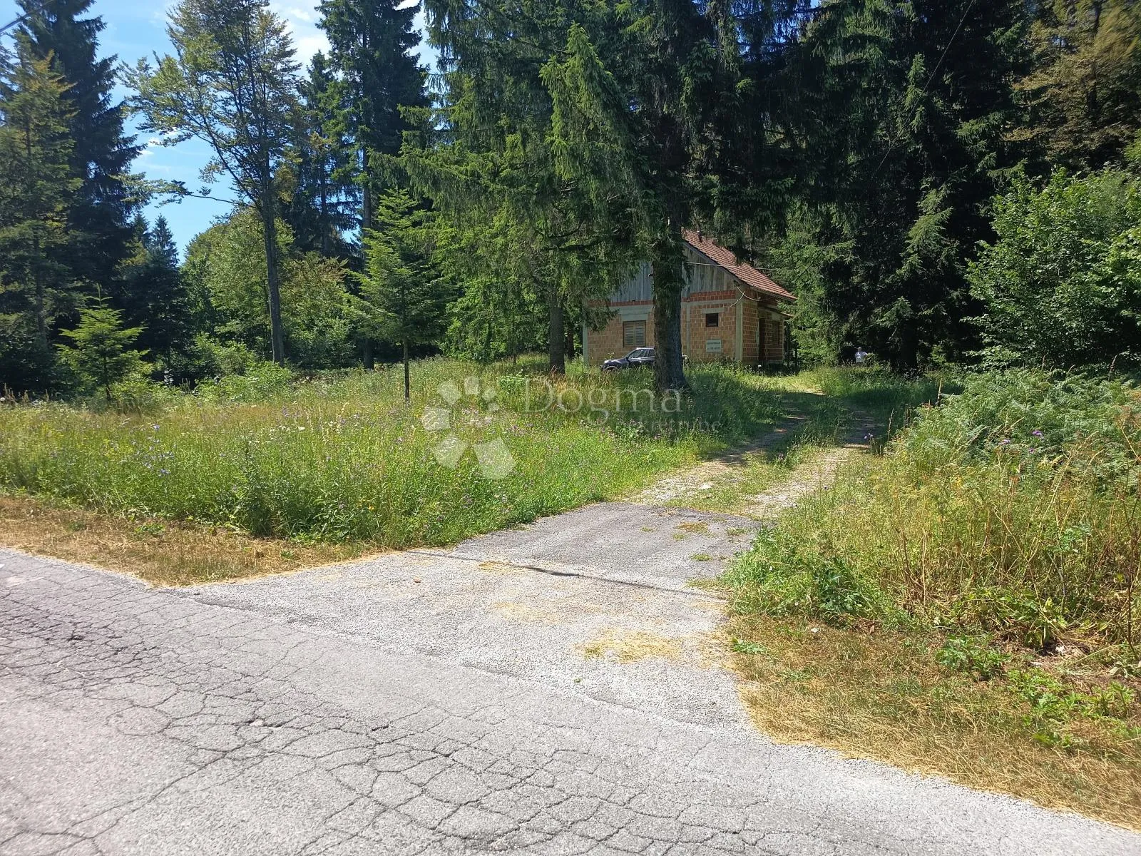kuća s dvorištem + građ. parcela 700m2 - slika 7