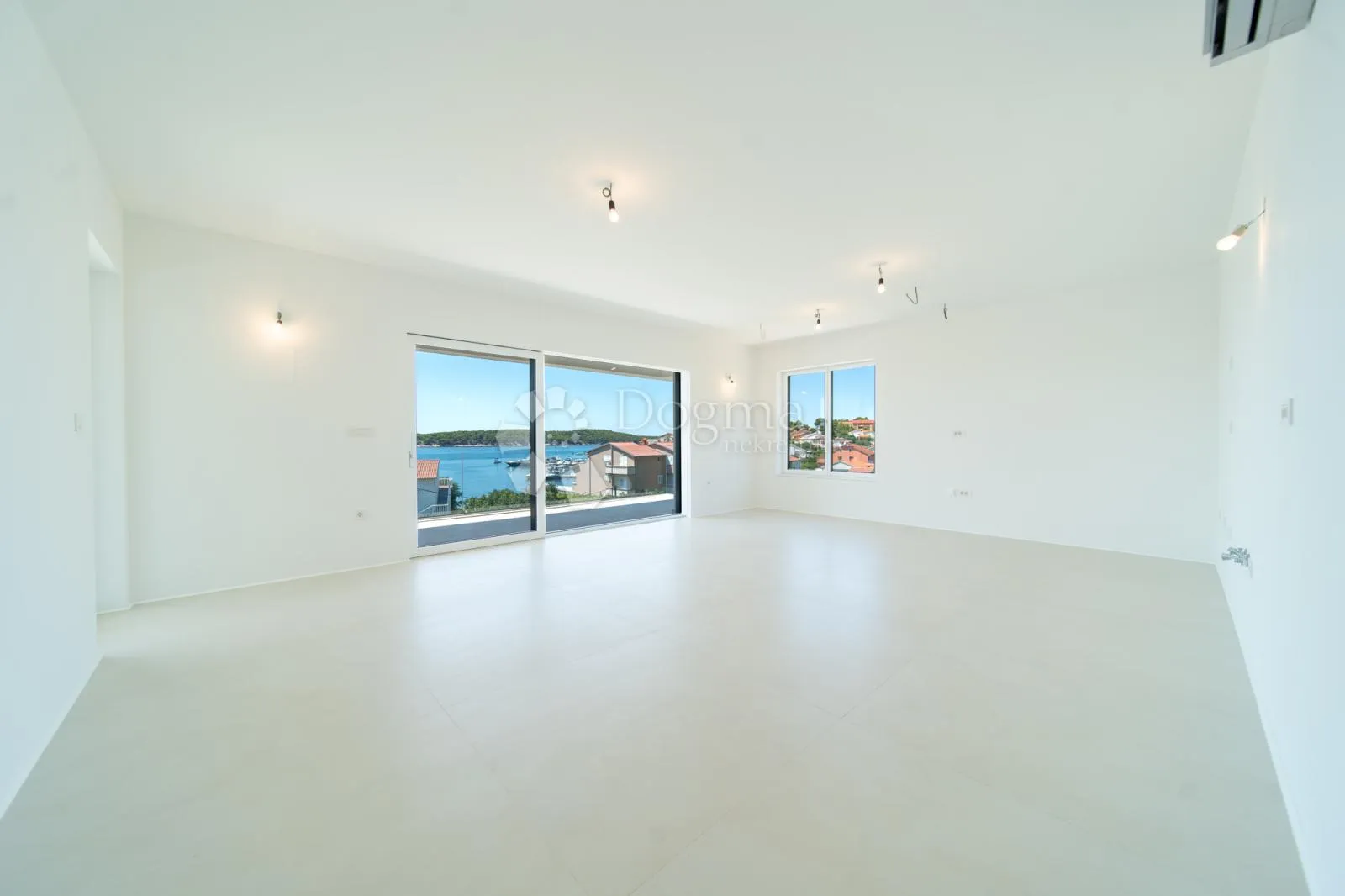 luksuzni penthouse s privatnom prostranom krovnom terasom i prekrasnim pogledom na more, barbat. - slika 9