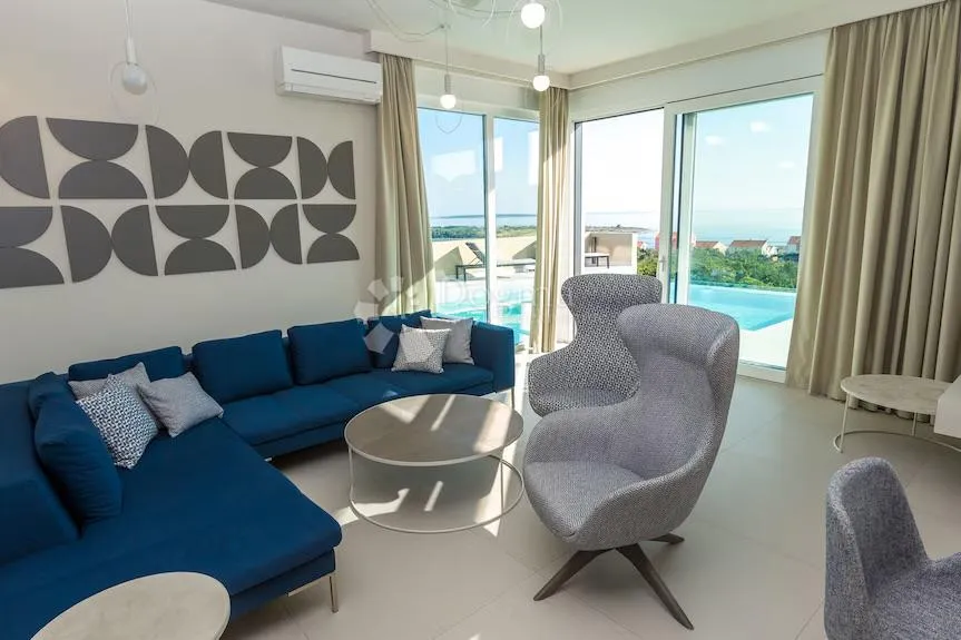rijetkost na tržištu: luksuzna samostojeća villa s bazenom, blizu mora - slika 27