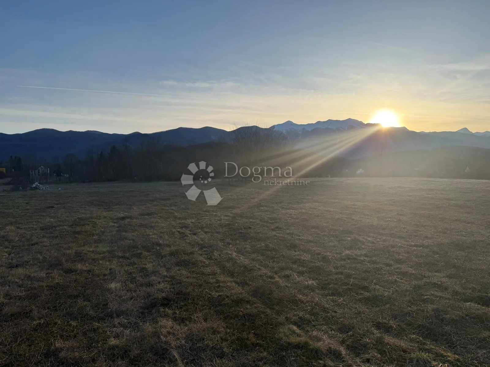 lovinac zemljište s pogledom na velebit i zir 5280 m2 - slika 9