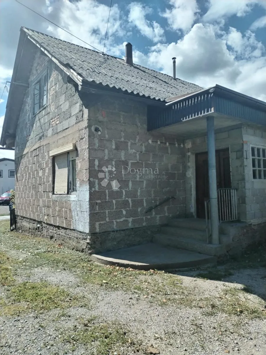 Kuća u Karlovcu na prodaju - mir u blizini grada - Karlovac