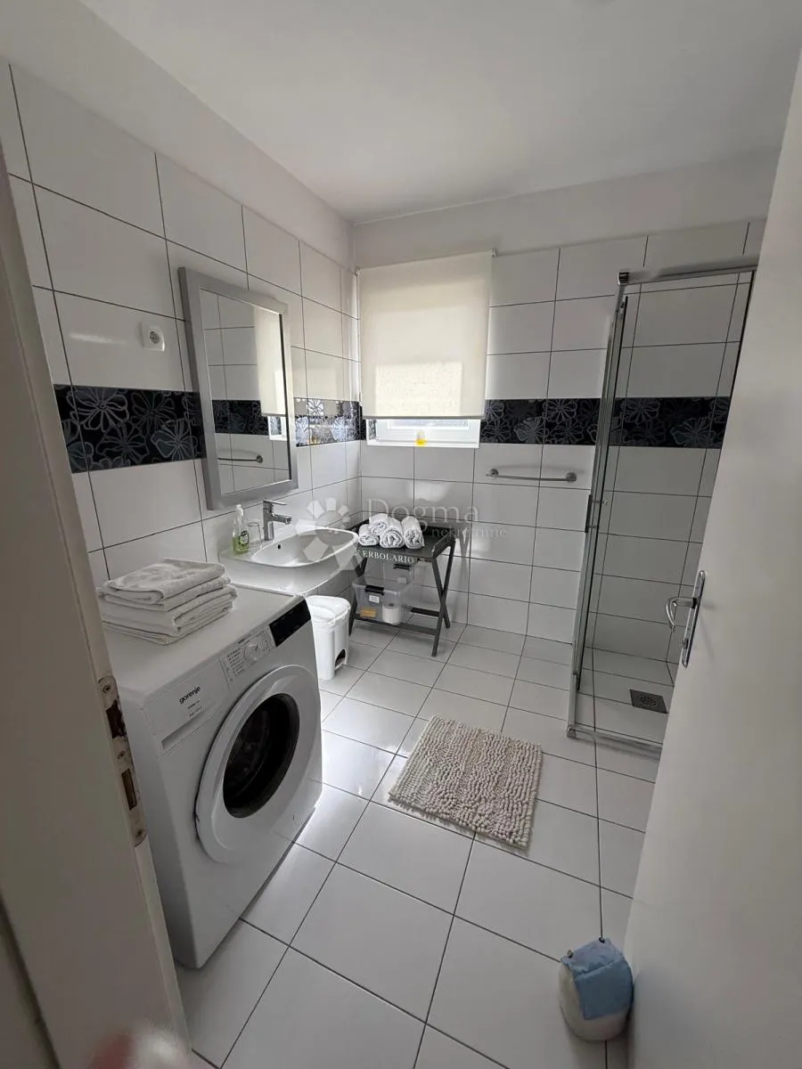 kuća na pagu s velikim dvorištem - 310m2 - slika 13