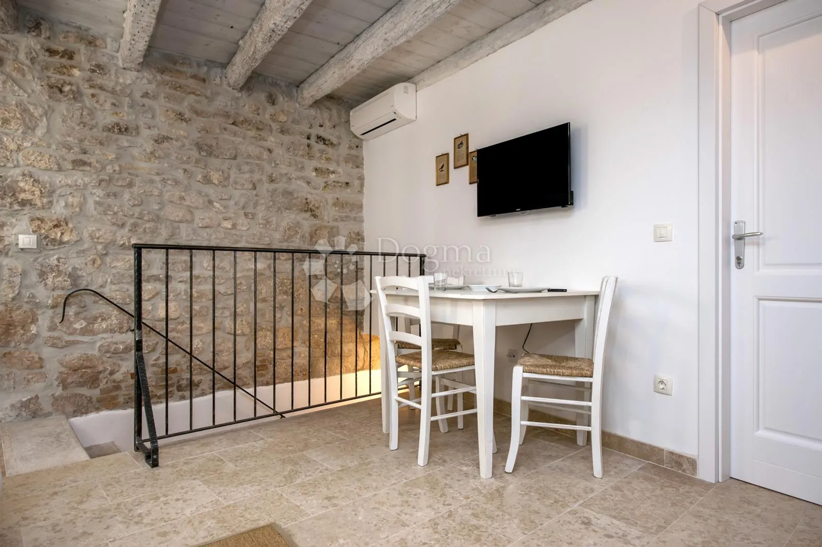 rovinj - sniženo! kuca s 3 apartmana u srcu starog grada - slika 7