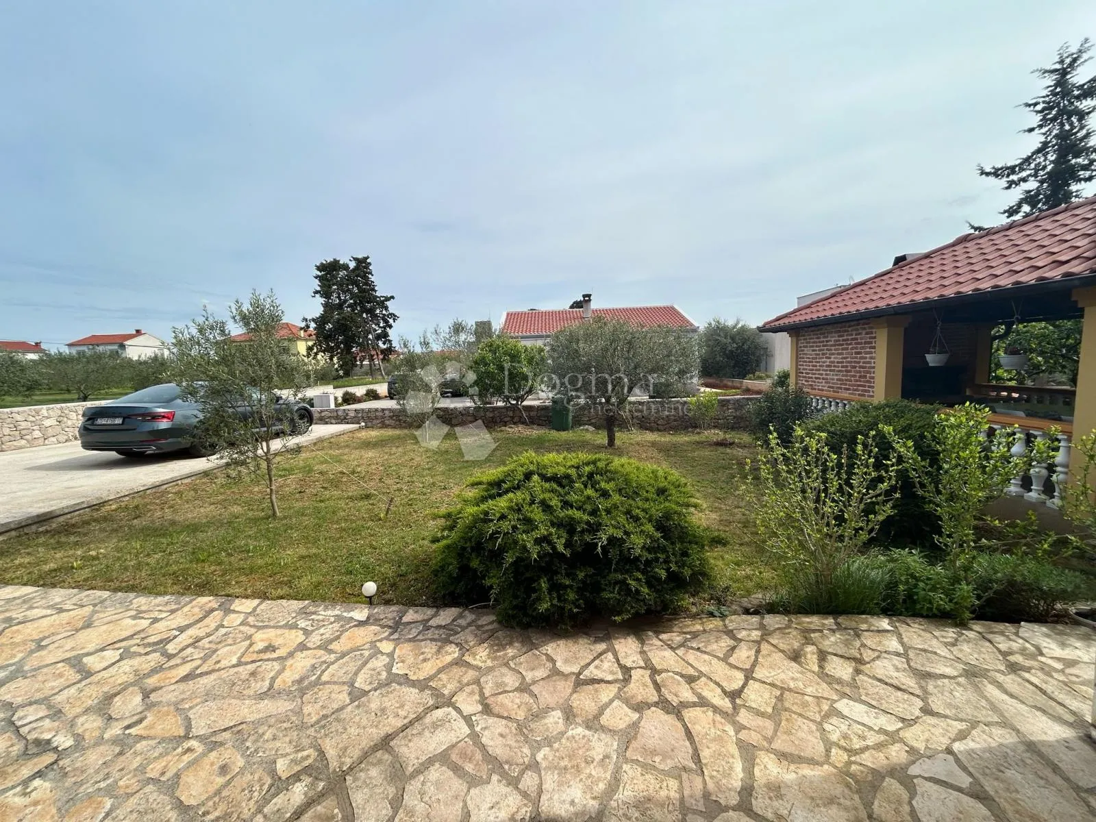 prekrasna kuća s više apartmana, 150 m od mora - slika 2