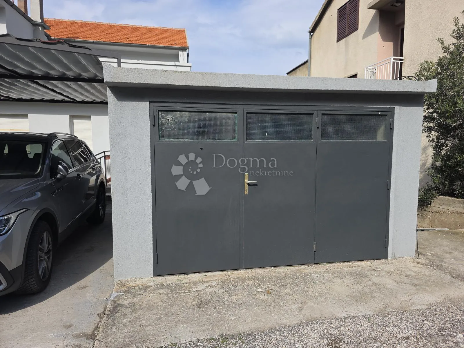 prilika! prostran 3-soban stan za renovaciju – njivice - slika 22