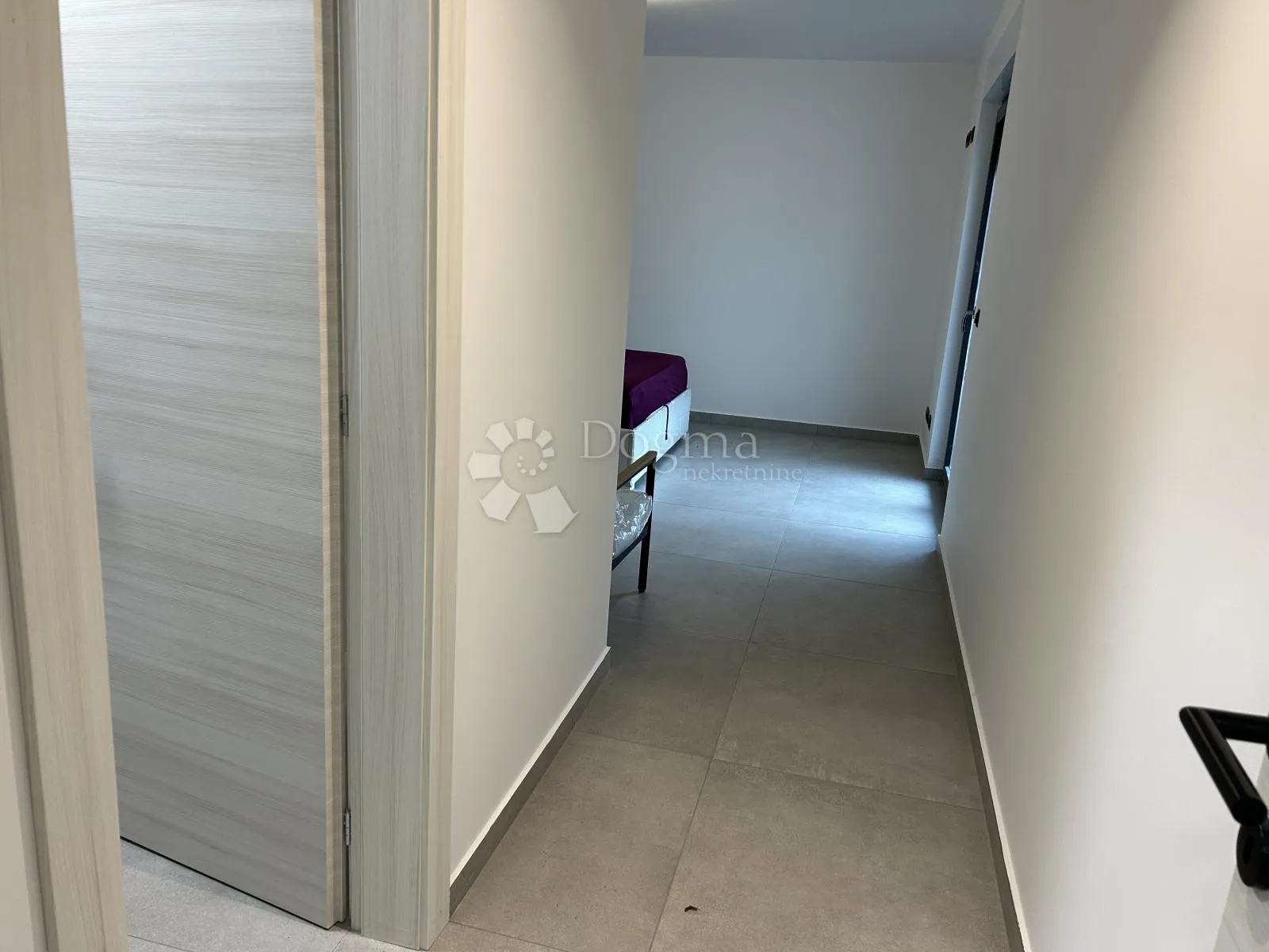 istra,kršan -moderna prizemnica okružena prirodom! prilika - slika 14