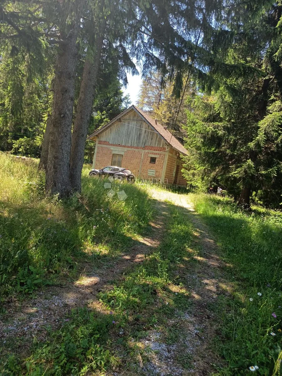 kuća s dvorištem + građ. parcela 700m2 - slika 9