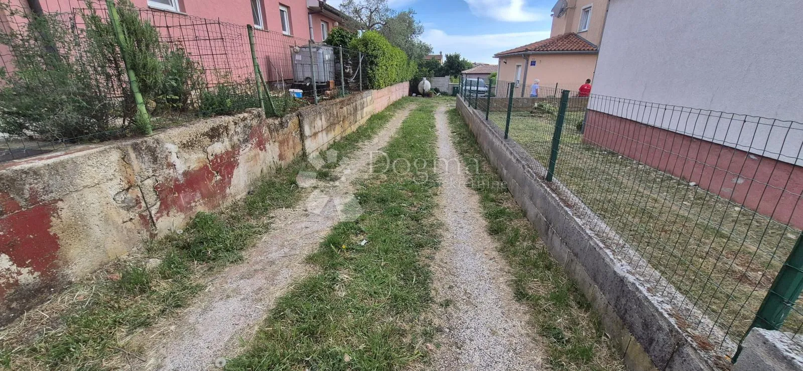 kuća sa 2 stana i bazenom - slika 131