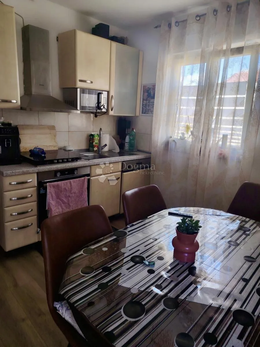 grad krk, na prodaju apartman sa pogledom na more - slika 2