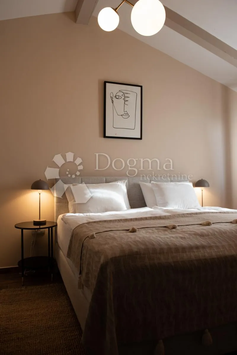 kamena villa s bazenom na mirnoj loakciji - slika 49