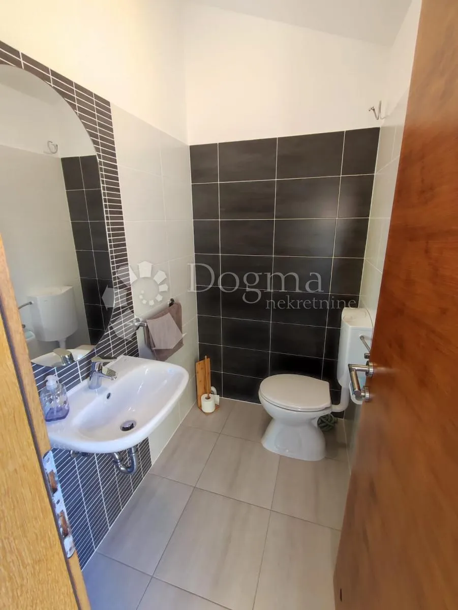dvosoban stan, dvije terase, 150m od mora - slika 12