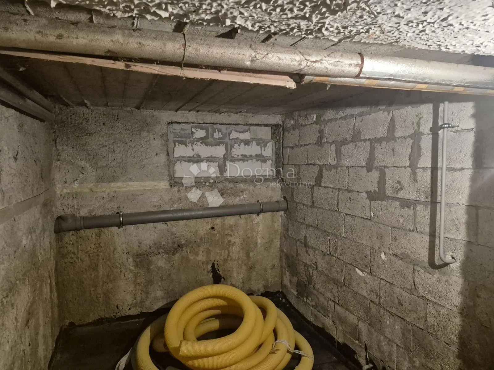 katnica s prostranim građevinskim zemljištem u samom centru konjščine – odlična prilika za dom ili investiciju - slika 9