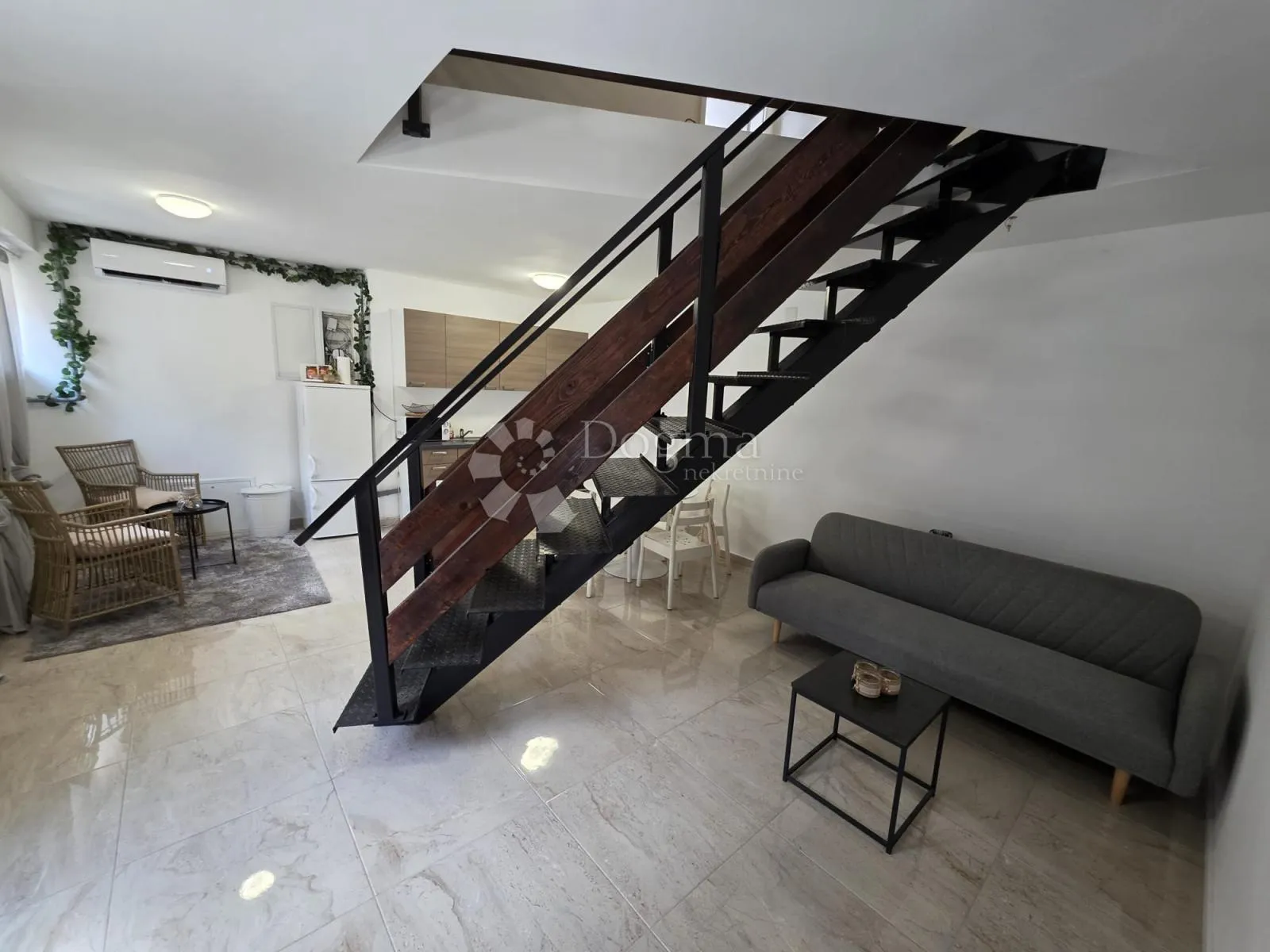 ekskluzivna lokacija | dvoetažni stan od 104 m² u centru - slika 3