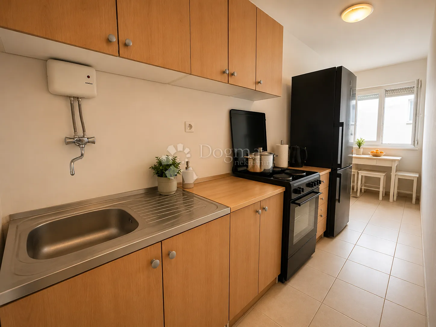 prilika (2650e/m2), stan kustošija, 57+18m2, 3 parking mjesta - slika 3