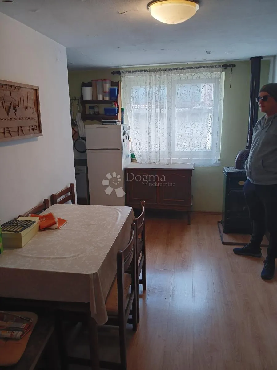 kuća za adaptaciju kaštel lukšić - slika 16