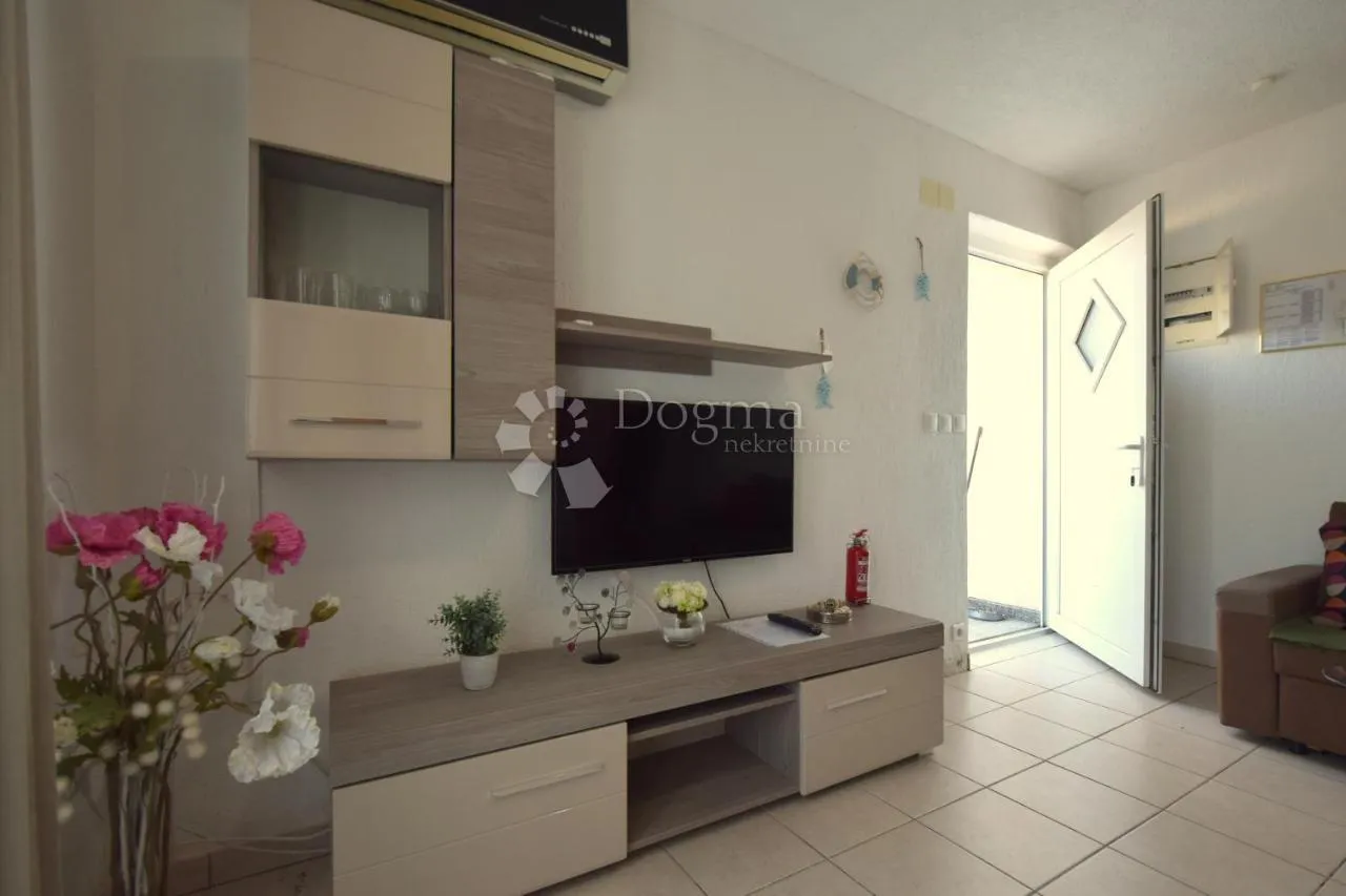 malinska - apartmanska kuća na odličnoj lokaciji - slika 12