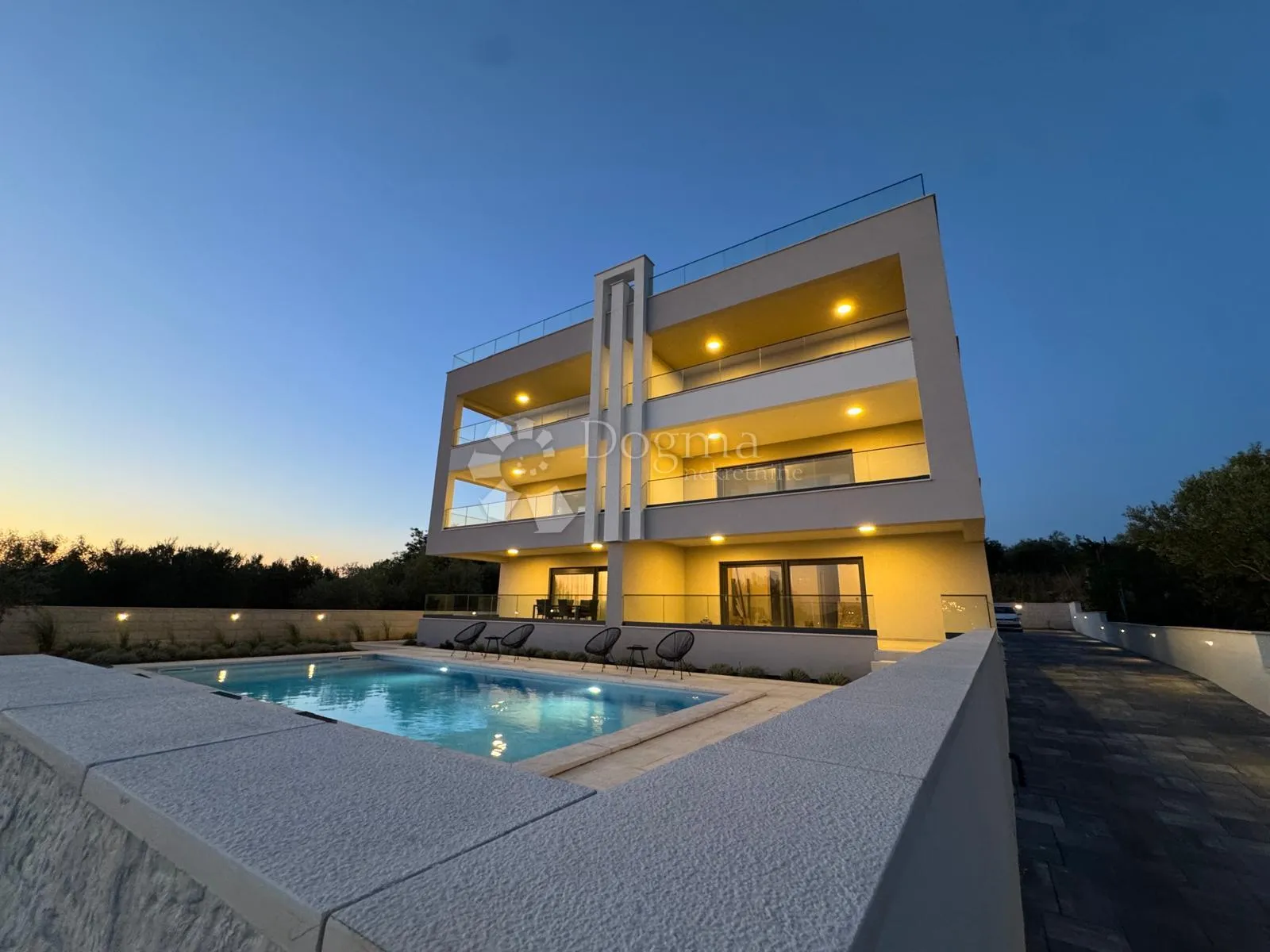crno, zadar -luksuzan trosoban stan - prizemlje s bazenom 100 m² - slika 14