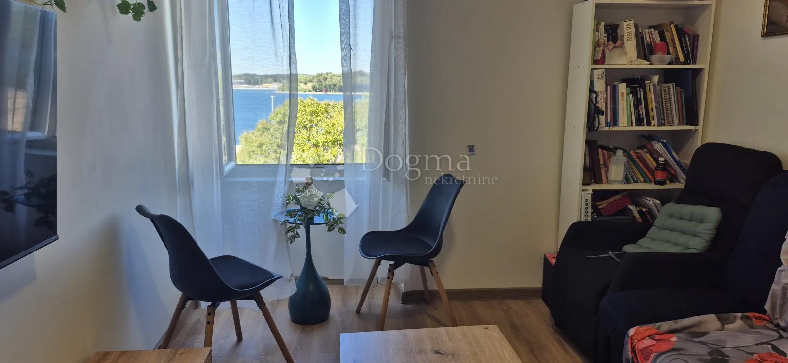 stan 40,82 m2 300 m od mora - slika 11