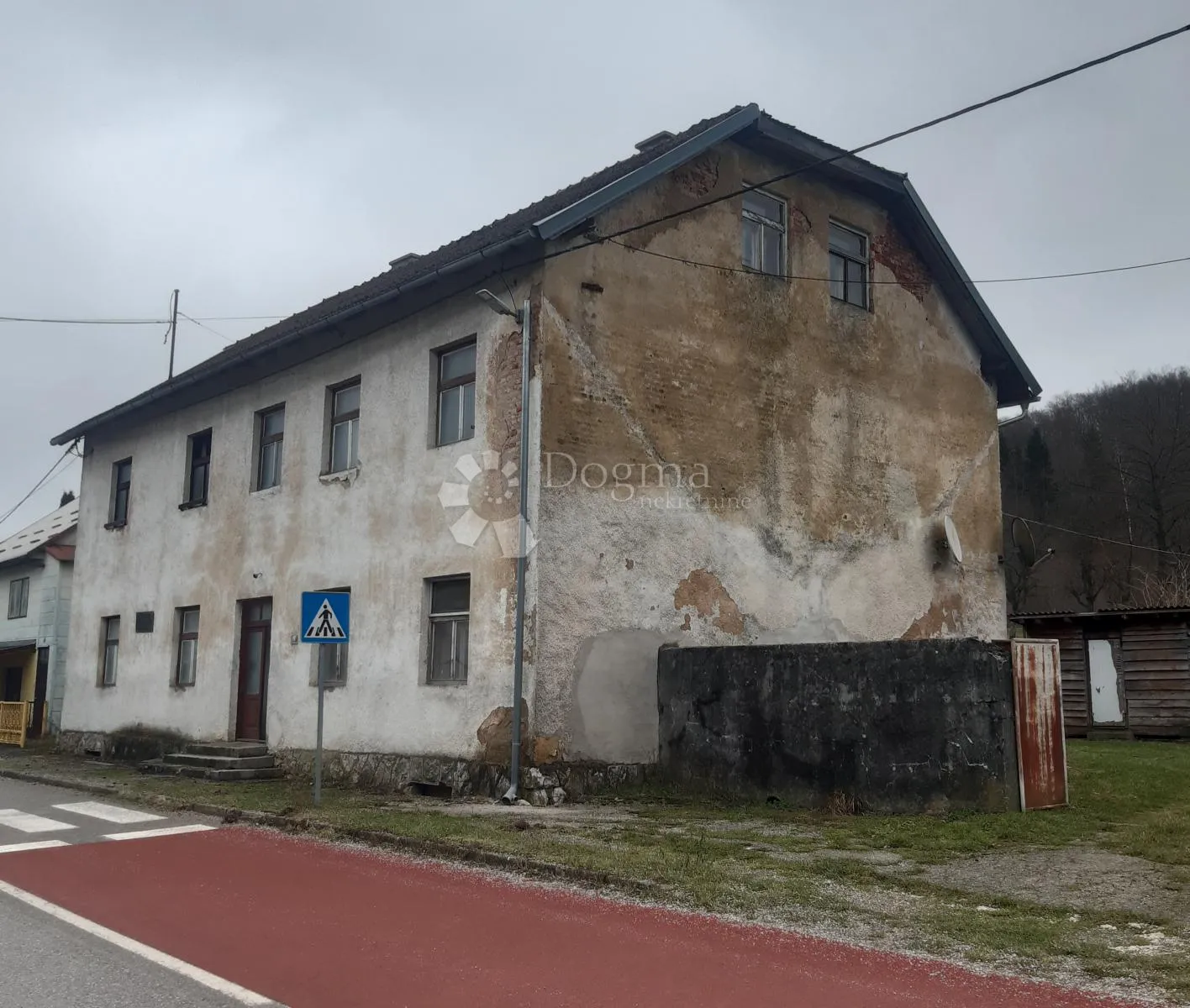 kuća za adaptaciju u drežnici sa 8 stanova - slika 3