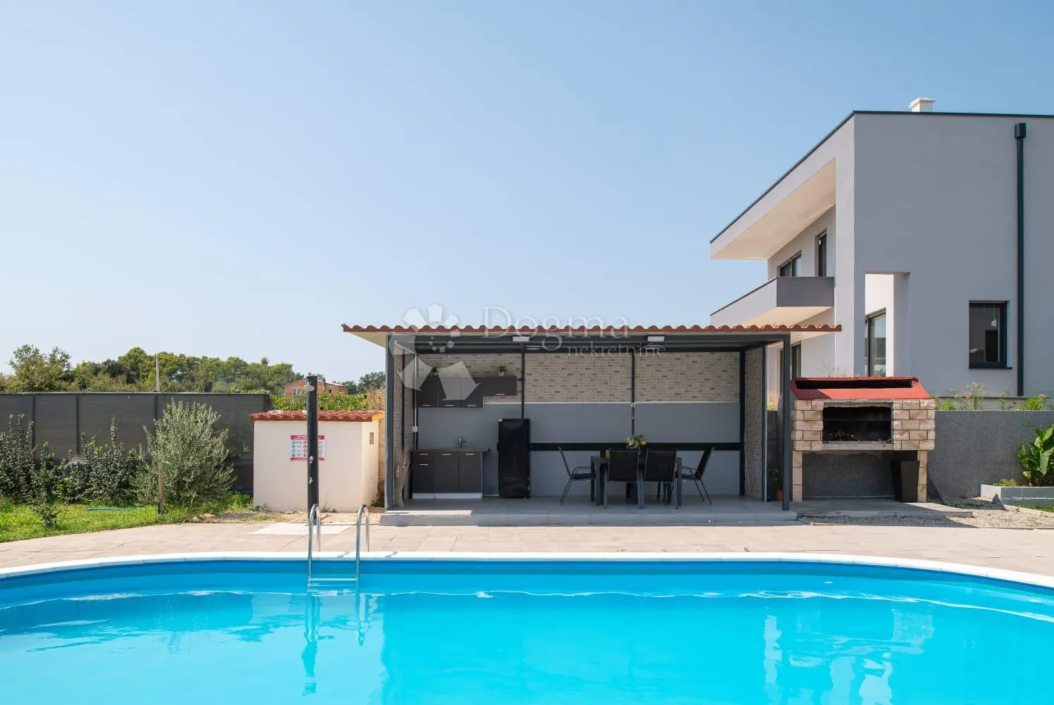 villa sa bazenom - slika 9