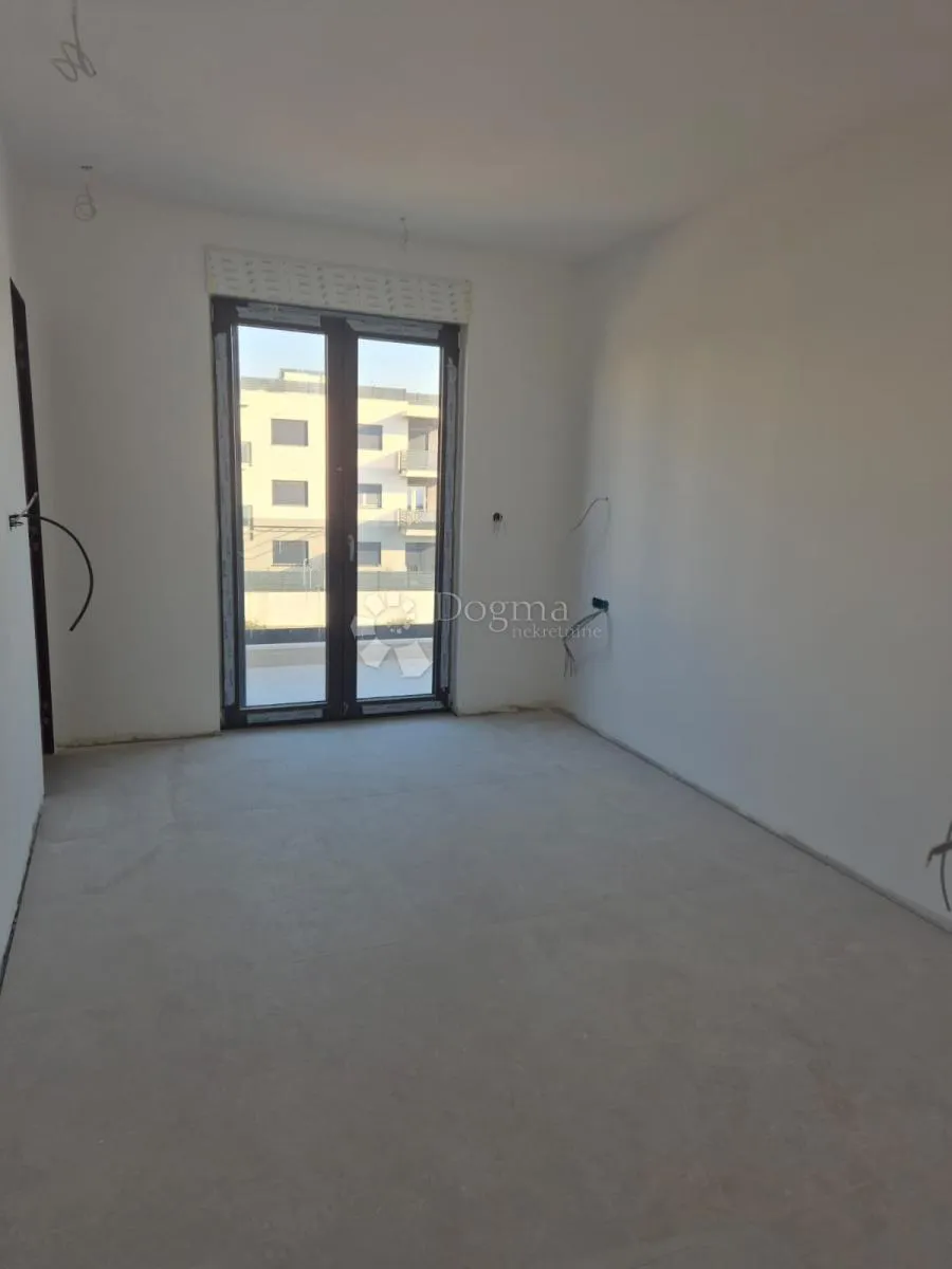 novogradnja – luksuzni penthouse (s17) s jacuzzijem i panoramskim pogledom na more – okrug gornji - slika 3