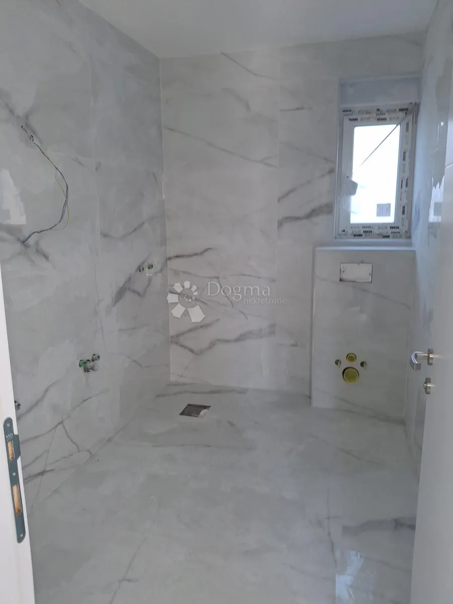 banjol. penthouse sa predivnim pogledom na stari grad - slika 10