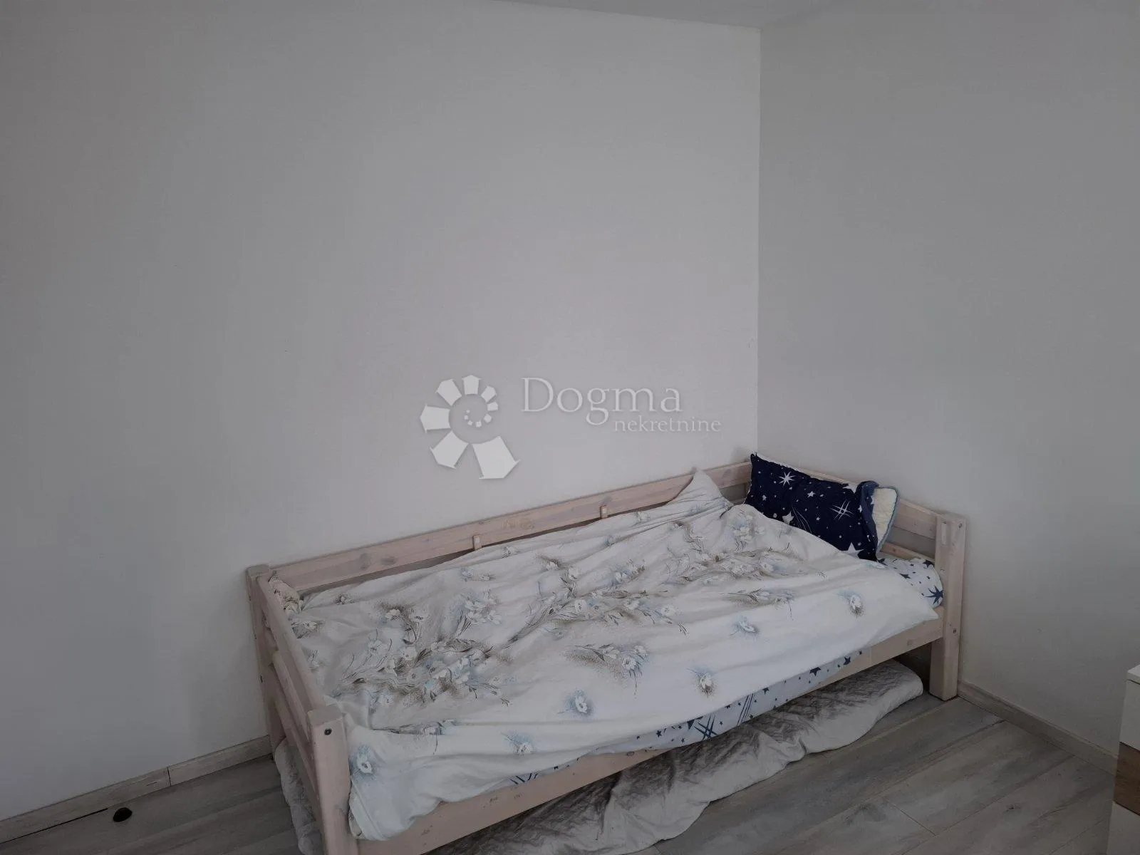 dvosoban stan na odličnoj lokaciji - slika 5