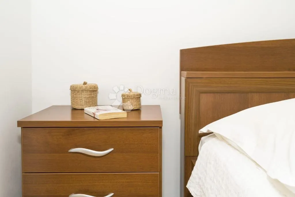 prodaja dva zasebna apartmana s pogledom na more - slika 35