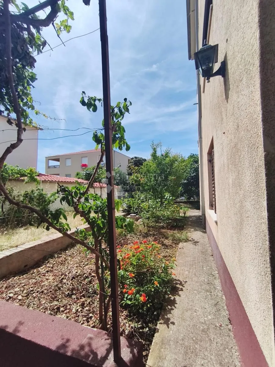 okrug gornji – kuća s više apartmana na atraktivnoj lokaciji - slika 9