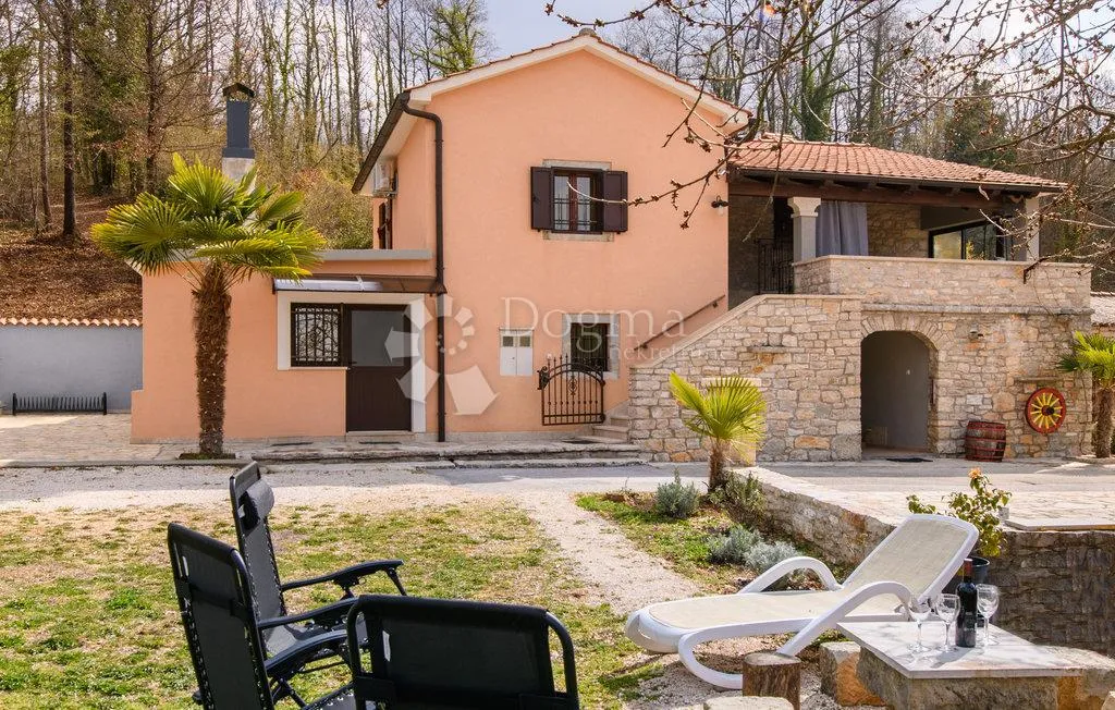 Kamena Kuća U Okolici Gračišća - Mandalenčići, Gračišće