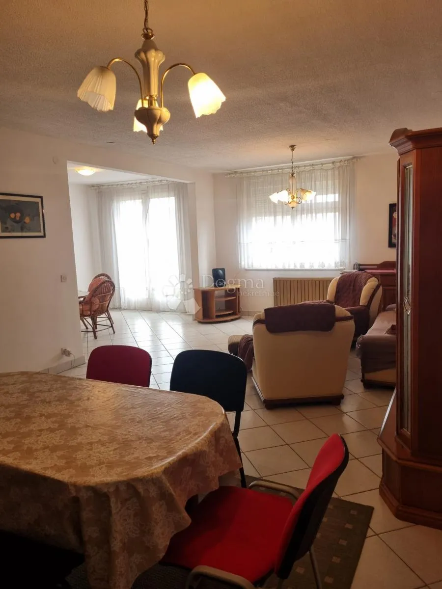 stan u centru njivica, krk - slika 18