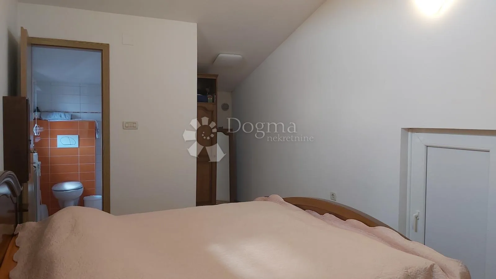 labin, prekrasna kuća u okolici labina s velikom okućnicom - slika 21
