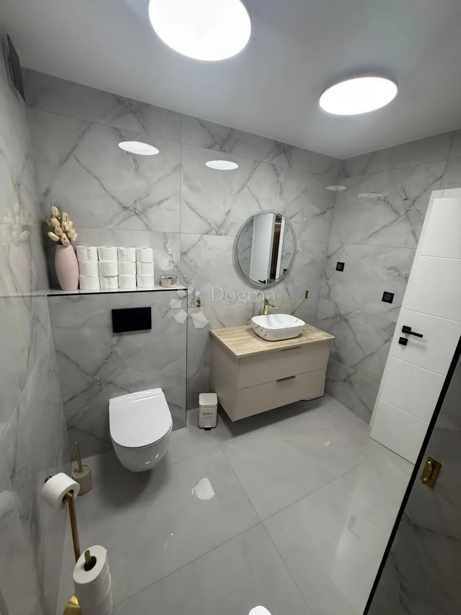 moderna vila sa bazenom na otoku viru top lokacija - slika 19