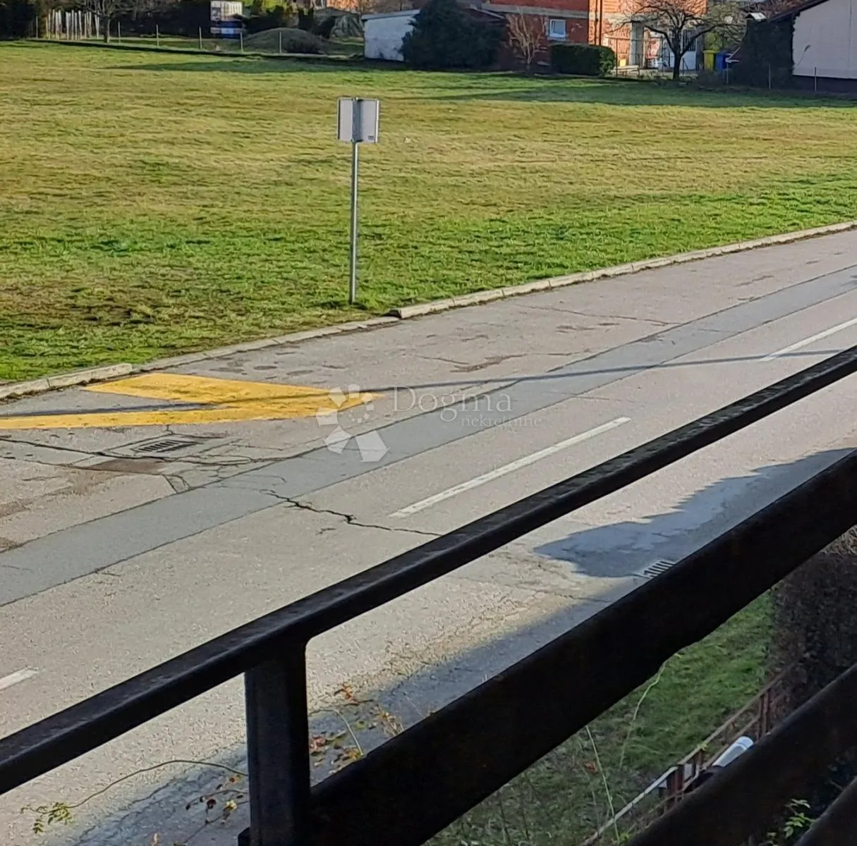izvrsna lokacija, kuća s 3 stana - slika 9